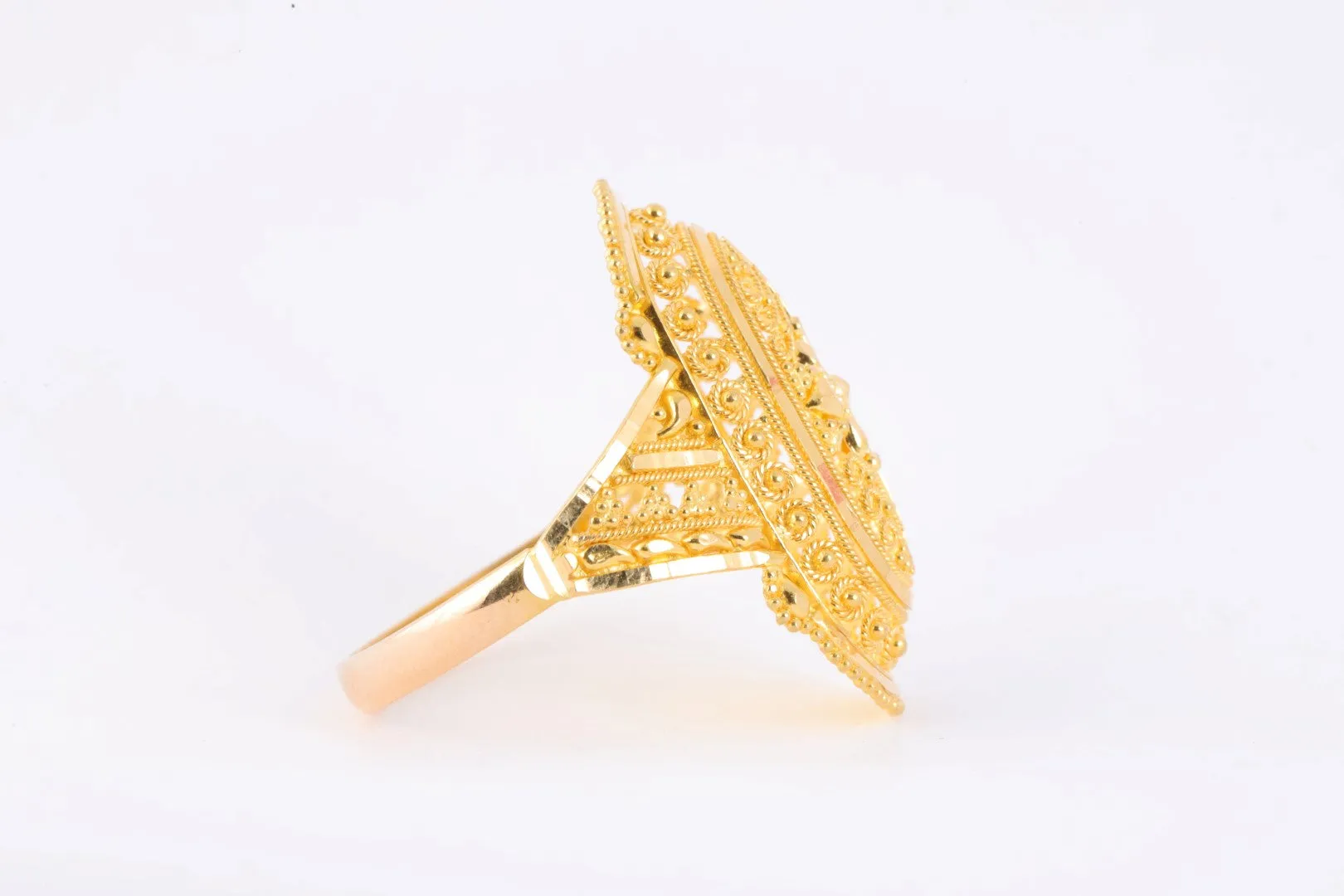 21k Yellow Gold Openwork Saddle Ring Size 9 (5.12g.)