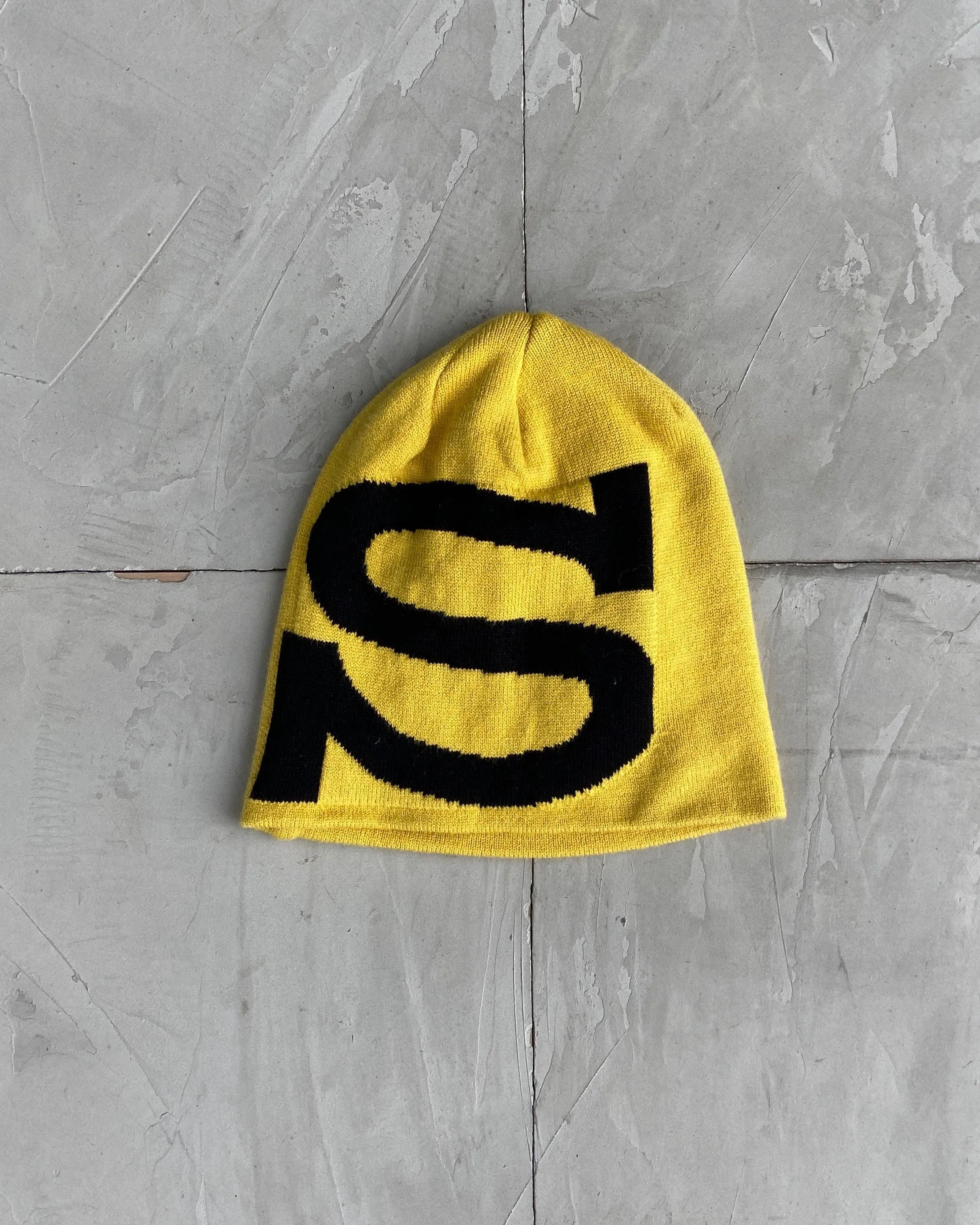 STUSSY 'S' YELLOW BEANIE