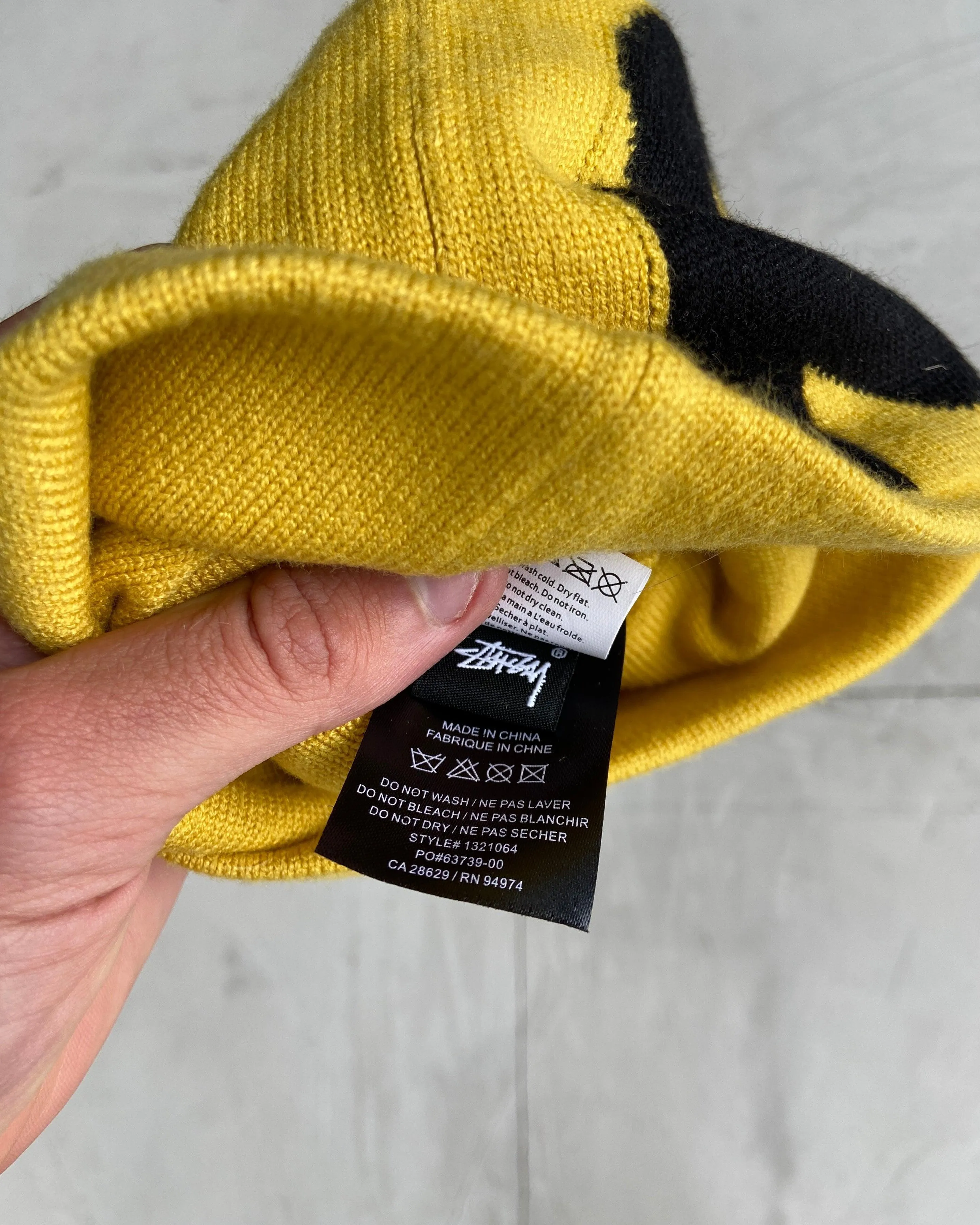 STUSSY 'S' YELLOW BEANIE